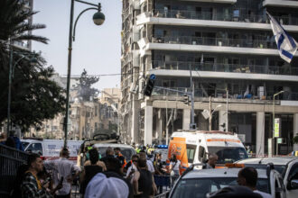 live text razboiul israel iran ziua 8 noi bombardamente in orasele israeliene in timp ce donald trump analizeaza implicarea sua in conflict 6854ff67ec350