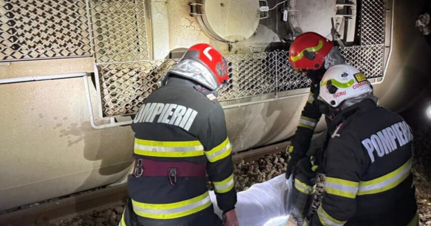 locomotiva si doua vagoane ale unui tren plin cu benzina au deraiat se scurge combustibil dintr unul dintre vagoane 6843c8c437bd3