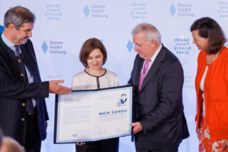 maia sandu a primit in germania premiul franz josef strauss a decis sa doneze suma de bani care insoteste distinctia 6856fe579e1e5