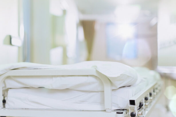 medicii care pleaca mai devreme de la spital pentru a lucra la privat risca sa ramana fara loc de munca 685fc69267bda