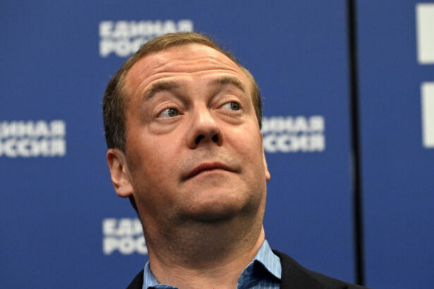 medvedev intervine in razboiul dintre trump si musk si se ofera sa medieze conflicul mesajul sarcastic al fostului presedinte rus 6842dd034ccf2