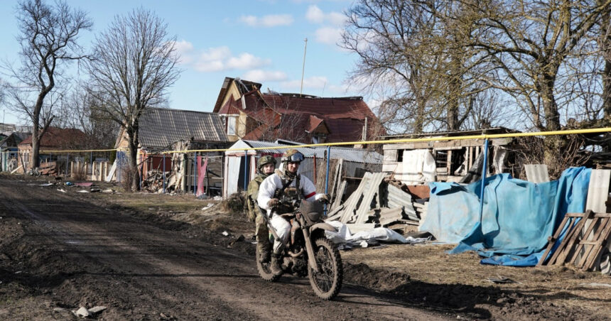 motociclistii sinucigasi ai lui putin intra in viteza in tara nimanui pentru a provoca haos tactica tot mai populara pe front 68602179858a1