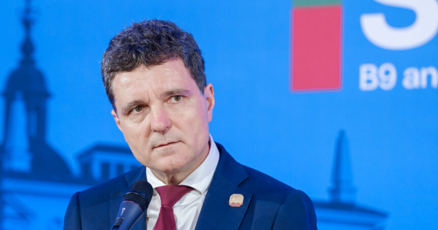 nicusor dan ar urma sa discute cu donald trump la summitul nato surse 685aa4e237255