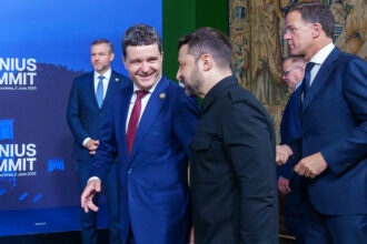 nicusor dan dupa ce s a intalnit cu zelenski si rutte la summitul b9 o pace durabila poate fi obtinuta doar dand dovada de forta 683deee0a01f3