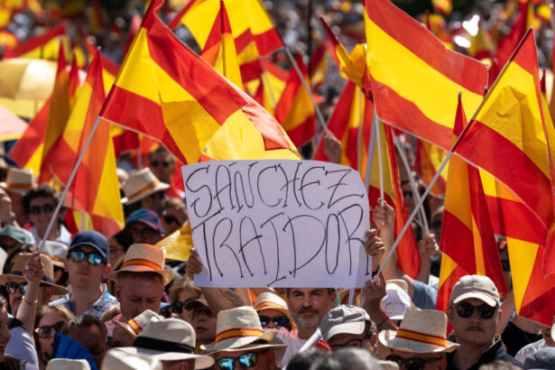 noi proteste in spania impotriva premierului pedro sanchez acuzat de coruptie zeci de mii de oameni in strada 68459b2ac2f4d