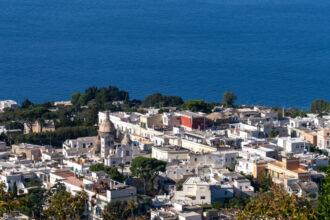 o celebra destinatie turistica din italia interzice chelnerilor si vanzatorilor sa se apropie de turisti pe strada amenzi uriase 68503ca7a1388