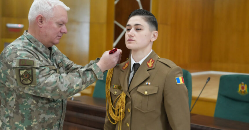 o romanca absolventa a academiei west point a primit gradul de sublocotenent am sa fiu un ofiter care serveste romania cu onoare 6859af7a050d1