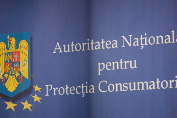 panica intr un mall din sibiu dupa ce o bucata din tavan s a prabusit chiar in fata clientilor reactia autoritatilor 684745bf914cf