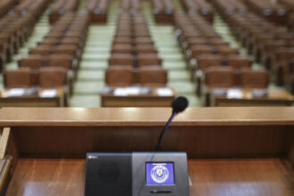 parlamentarii din comisii nu vor mai putea utiliza masinile de serviciu in perioada vacantei 6852bf5f1a731