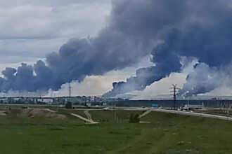 primele imagini din satelit cu bombardierele rusesti din baza nucleara de la belaia distruse de dronele ucrainene 683d95d0c8050