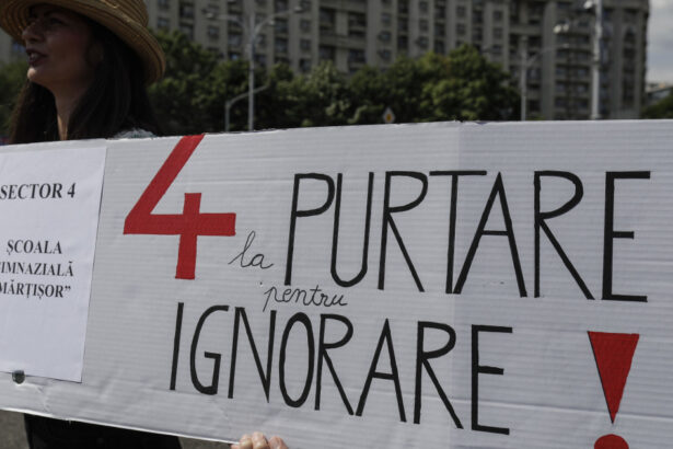 protest al sindicalistilor din educatie in 18 iunie prin purtarea de banderole sau ecusoane care le sunt nemultumirile 684c2ccea8553