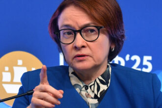 putin cere evitarea recesiunii dar economia rusiei e pe marginea prapastiei avertismentul dur al sefei bancii centrale 6855749acd51e