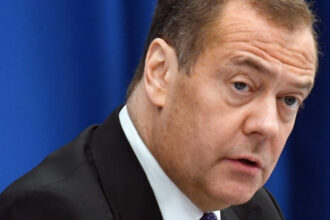 reactia ironica a sua dupa ce medvedev a amenintat cu distrugerea completa a guvernului ucrainean 683f370458ff3