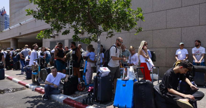 repatriere din israel grecia a evacuat in siguranta peste 100 de cetateni inclusiv romani si americani 685292513662e