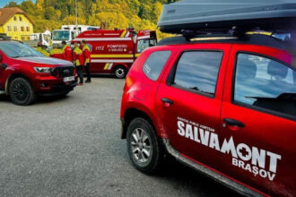 salvamontistii intervin pe un traseu din bucegi ca sa ajute o tanara accidentata la un picior un alt turist e blocat in fagaras 6856da978e133