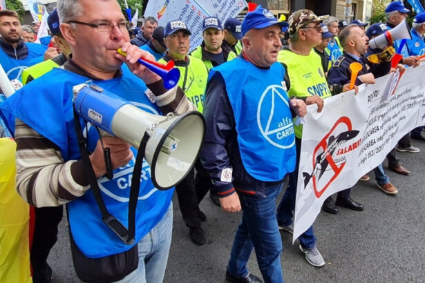 sindicalistii protesteaza la cotroceni ei cei reducerea subventiilor si eliminarea privilegiilor pentru partide si parlamentari 684a7fc1503c9
