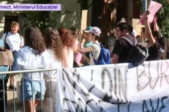 studentii cer guvernului sa nu le scada bursele si sa continue investitiile in educatie nou apel la o zi dupa protestele din tara 686238680f7b4