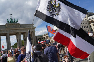 tinerii extremisti sunt tot mai predispusi la violenta avertizeaza ministrul de interne german 68467e4bdfc53