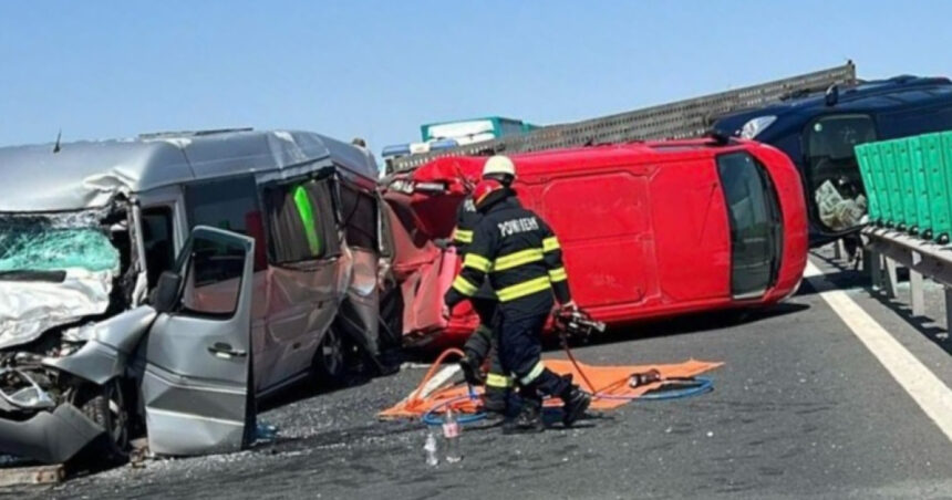 trafic blocat pe autostrada a1 dupa un accident in lant cu trei vehicule doua persoane au fost ranite 68568e877c0a5