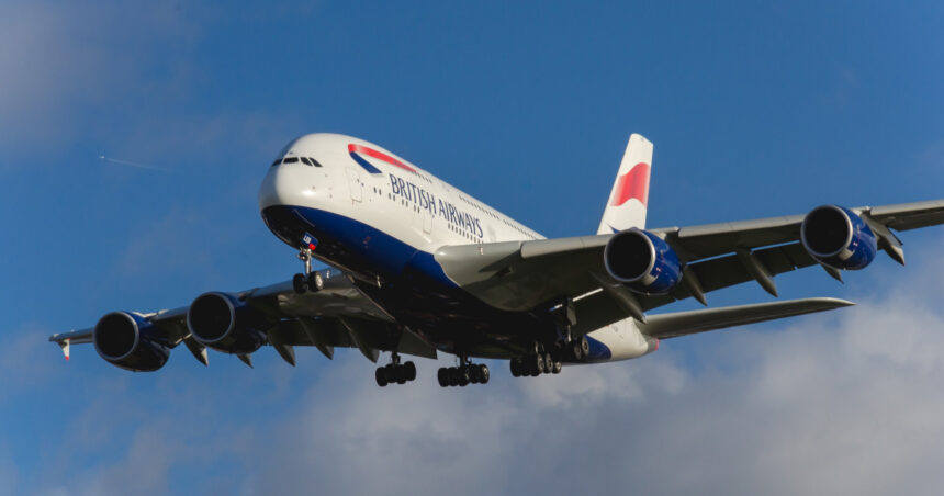 un insotitor de zbor de la british airways a fost gasit dansand complet dezbracat in toaleta in timpul unui zbor spre londra 683dfcefa128c