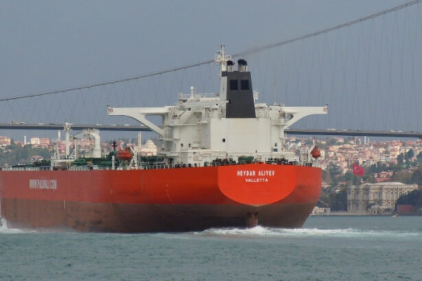 un petrolier s a ciocnit cu alte doua nave in apropiere de stramtoare ormuz 24 de persoane au fost evacuate 68513519c4c89