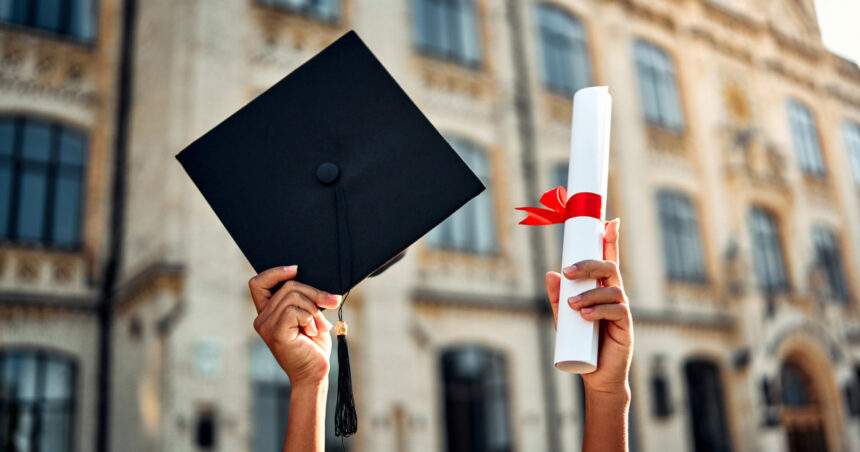 video absolventi de facultate la 70 de ani motivul pentru care si au dorit sa fie studenti la varsta a treia viata e frumoasa daca o faci 683fc6346340c