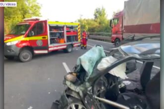video accident grav intre un tir si o masina pe dn7 in valcea o persoana a murit si o alta a fost ranita 6862314cc4205