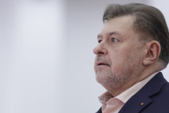 video alexandru rafila si a tiparit bilantul de 1 300 de zile in fruntea ministerului sanatatii ce lipseste din prezentarea oficiala 68516944aec65
