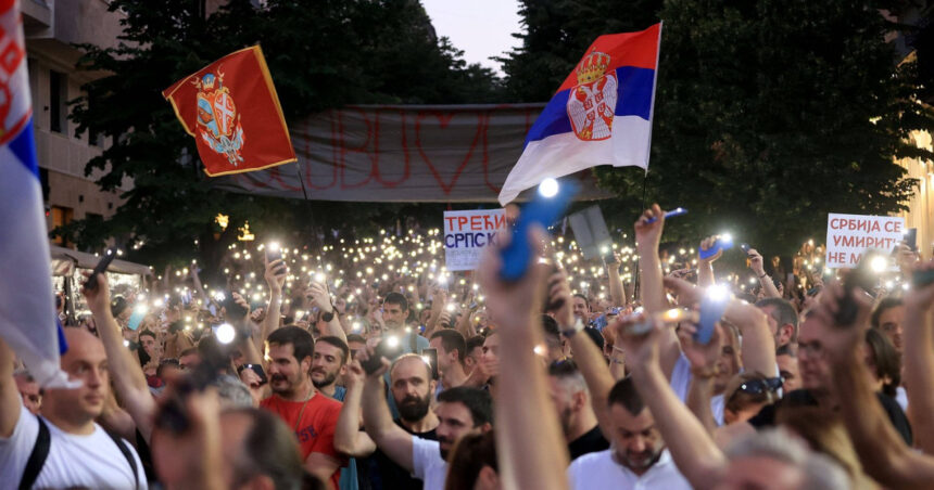 video confruntari violente la belgrad unde protestatarii au cerut alegeri anticipate presedintele sarb invoca o lovitura de stat 6860d83ae4f4f