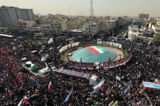 video imagini impresionante de la funeraliile de stat din iran 60 de militari si oameni de stiinta au fost ucisi in atacuri israeliene 685f94cfcc934