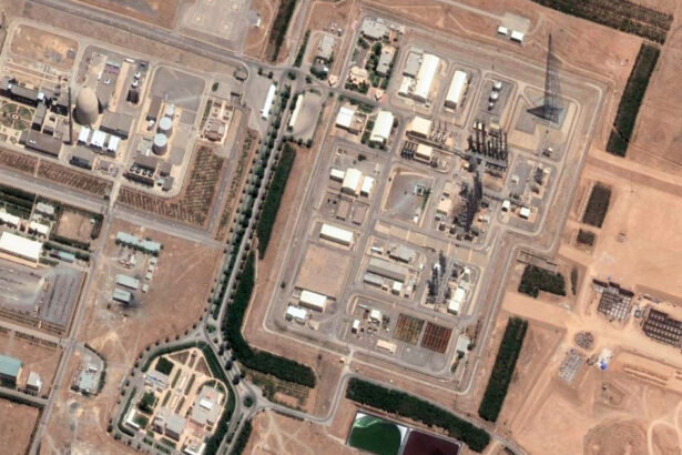 video israelul a bombardat reactorul iranian cu apa grea de la arak ce spun cercetatorii despre pericolul unei scurgeri de radiatii 6853b52dd1a91