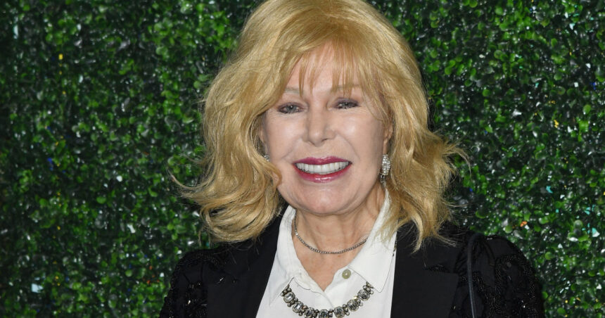 video loretta swit a murit la varsta de 87 de ani actrita a fost celebra pentru rolul hot lips houlihan din serialul de comedie mash 683e98d109060