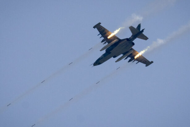 video momentul in care un avion su 25 rusesc se prabuseste in regiunea donetk cel mai probabil doborat de avionul cu care zbura in formatie 684c82205efdb