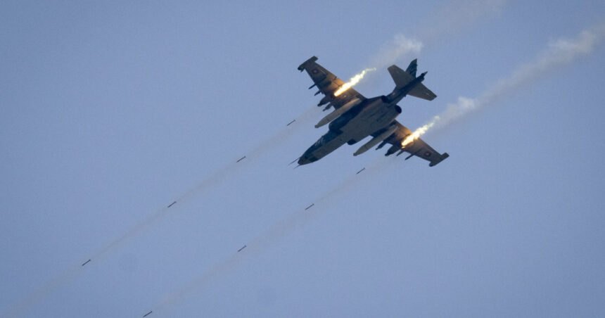 video momentul in care un avion su 25 rusesc se prabuseste in regiunea donetk cel mai probabil doborat de avionul cu care zbura in formatie 684c82205efdb