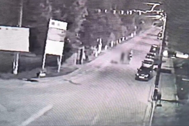 video momentul in care un tanar de 20 de ani din galati este omorat in bataie in plina strada doi agresori au fost arestati 684737b041125