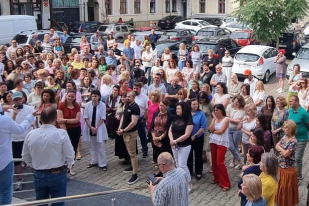 video protest spontan al salariatilor anaf din cluj nemultumiti de taierea sporurilor 6862535361585