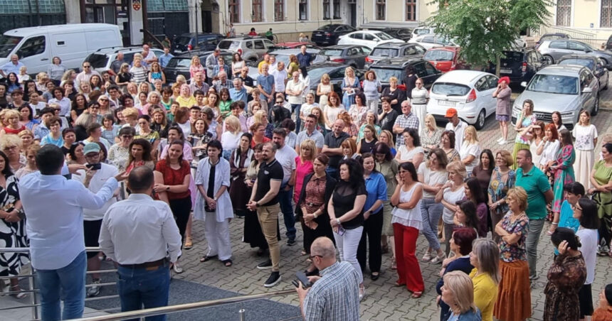 video protest spontan al salariatilor anaf din cluj nemultumiti de taierea sporurilor 6862535361585
