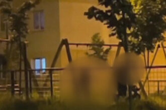 video scene socante intr un parc din brasov femeie batuta de sot in timp ce copilul plange in leagan agresorul a fost retinut 68465db532e98