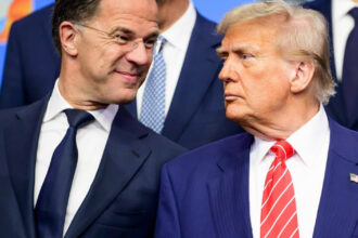video taticul a ajuns acasa mesajul publicat de casa alba dupa revenirea lui trump de la summitul nato 685d3d20e7142