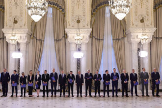 videofoto ministrii guvernului bolojan au depus juramantul la palatul cotroceni mesajul lui nicusor dan 6859ab47b68d0