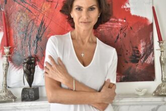 adevaratul motiv pentru care ramona badescu s a mutat in italia acum 35 de ani putini stiu ca a fost consiliera primarului romei am primit amenintari cu moartea 68678beb566f4