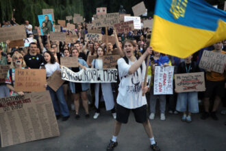 analiza aroganta puterii sau sentiment de impunitate protestele din ucraina si riscul ca zelenski sa piarda controlul 68899a75955cd