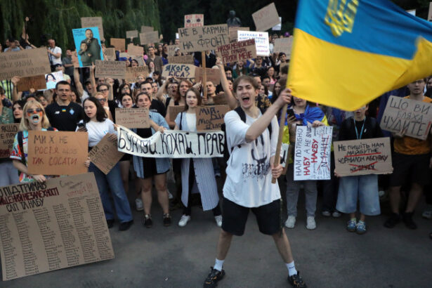 analiza aroganta puterii sau sentiment de impunitate protestele din ucraina si riscul ca zelenski sa piarda controlul 68899a75955cd