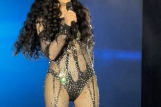 ce bine se tine cher la 79 de ani diva nu renunta la tinutele mulate si transparente 6877252c39f86