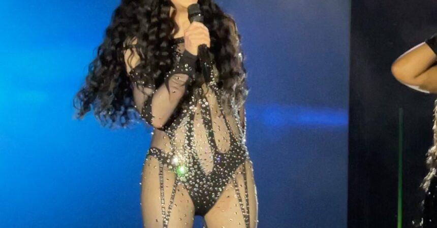 ce bine se tine cher la 79 de ani diva nu renunta la tinutele mulate si transparente 6877252c39f86