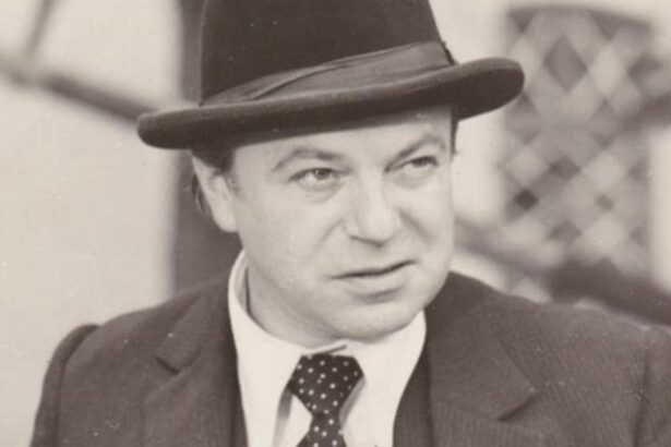 destinul cutremurator al unui mare actor roman a murit din dragoste pentru public iar fiul sau a ales calea credintei publicul ce face pleaca acasa ce vina are el ca nu ma simt eu bine 686bffbb8b306