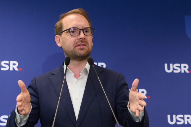dominic fritz il asigur pe ilie bolojan ca sustinem fara sa clipim reformele anuntate din pachetul 2 de masuri ale guvernului 687159ff27ea0