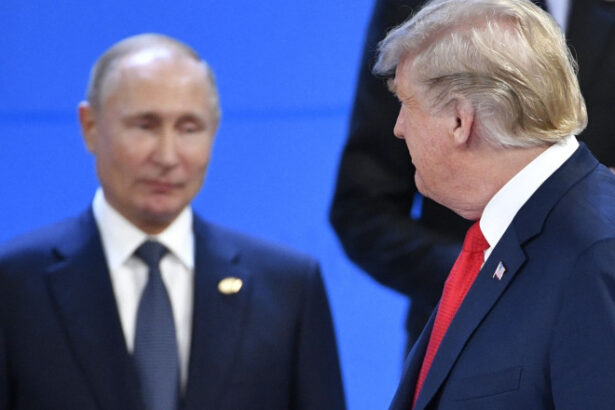 donald trump s a laudat ca l a amenintat pe putin ca va bombarda moscova in draci reactia lui putin nu te cred cnn 686e24013e937