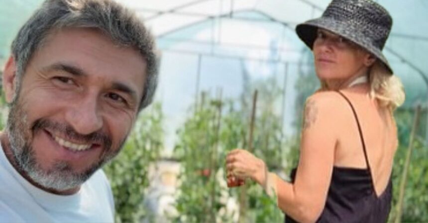 dragos bucur si dana nalbaru s au pus pe treaba si au facut suc de rosii cinci sticle din cateva rosii patate productie proprie ce ingredient secret se pune pentru un gust de 688b92d3249f2