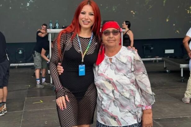 elena gheorghe show incendiar alaturi de tanti mioara de la varbilau la electric castle m am bucurat sa vad publicul dansand in hore 68821812589e3